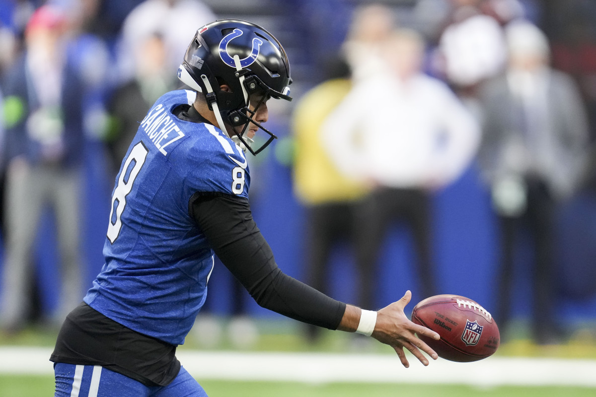 Oct 22, 2023; Indianapolis, Indiana, USA; Indianapolis Colts punter Rigoberto Sanchez (8) punts the ball during a game against the Cleveland Browns at Lucas Oil Stadium.